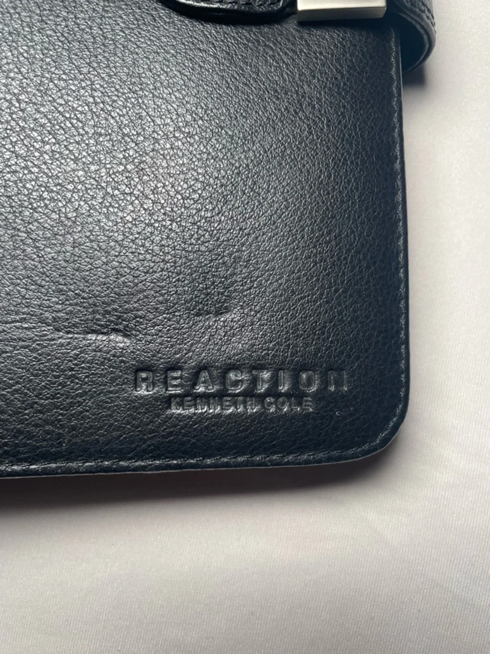 Kenneth Cole Reaction Black Leather Binder Portfolio
